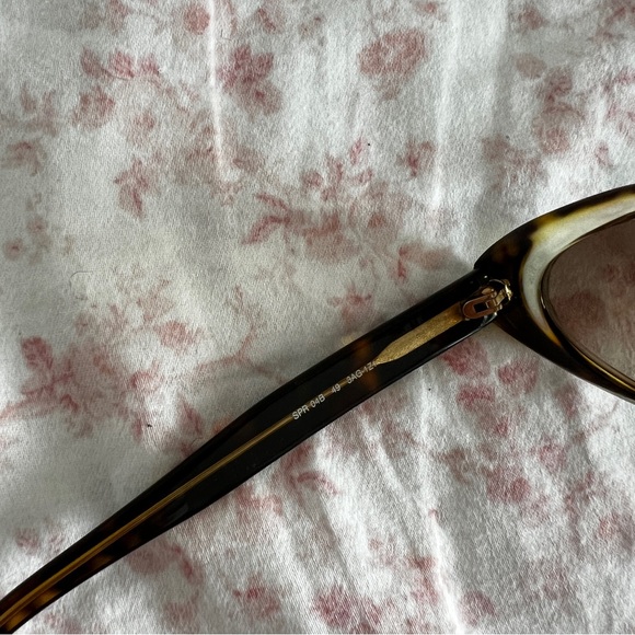 Vintage Prada sunglasses - Picture 4 of 5